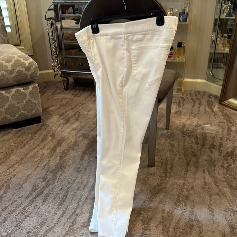 NYDJ size 14 Alina pull on ankle white jeans. No tags but never worn. Lift Tuck